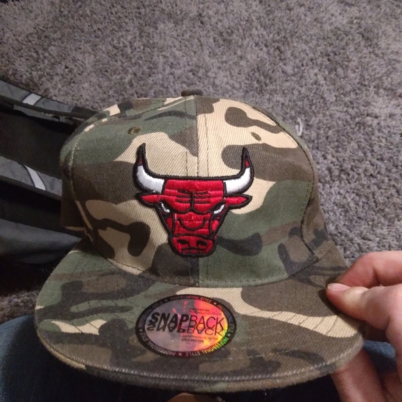 Mens Chicago Bulls Camo Snap Back Hat - Picture 1 of 3